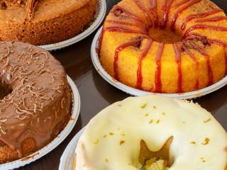 Do café passado na hora à mesa da festa: sempre existe um bom motivo para pedir um Bolos do Sítio