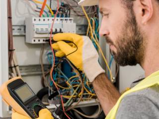 O problema elétrico aparece. A prevenção começa antes.