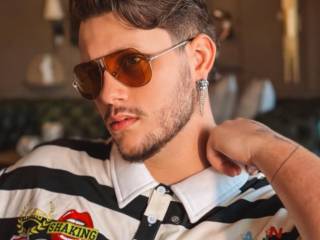 Óculos Masculino Tom Ford: Sofisticação e Estilo para Homens de Personalidade