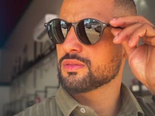 Óculos masculinos que combinam com atitude e praticidade