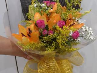 Flores Que Falam Por Você: Encante com os Buquês da Bem Me Quer em Mineiros