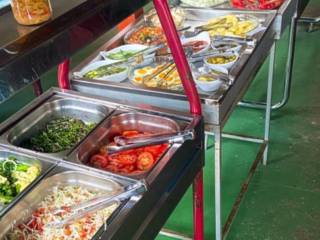 Saladas Coloridas e Saudáveis: Conheça o Buffet da Casa Verde Restaurantes