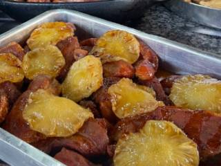 É sempre o "Vou comer só um pouquinho” até chegar perto do buffet e ver as opções