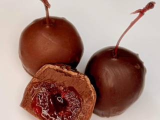 Pequenos Tesouros: Trufinhas de Cereja da Cristina Doce & Festa em Mineiros