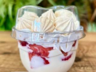  Leveza, cremosidade e morango: a sobremesa perfeita para adoçar o dia!