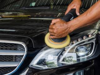 Farol opaco muda mais do que a aparência do carro: pode mudar também a forma como você enxerga o caminho