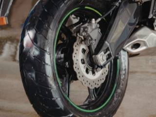 A liberdade da moto começa no contato com o chão!