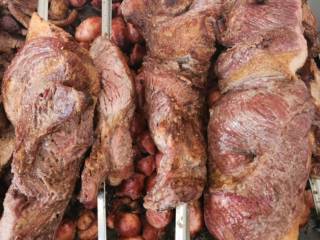 Sabor de comida caseira com churrasco todo dia