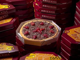 Experimente a Deliciosa Pizza Doce da Rocha Farias Burguer e Pizza em Mineiros!