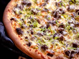  Sua Noite Merece Essa Pizza: Faça já seu pedido no Rocha Fatias