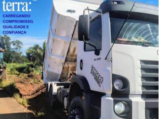  Carregando Mais do que Terra: Compromisso, Qualidade e Confiança