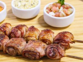 Espetinhos e jantinhas para uma noite cheia de sabor