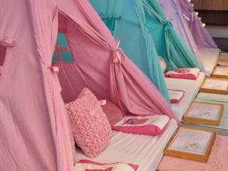Festa Squishmallow: um universo de fofura e diversão com cabanas em Joinville
