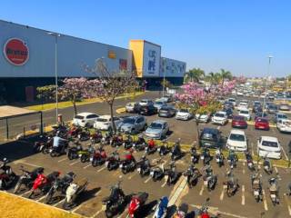 Ipê Shopping em Mineiros: Descubra o Lugar Onde Cada Visita é uma Nova Experiência!