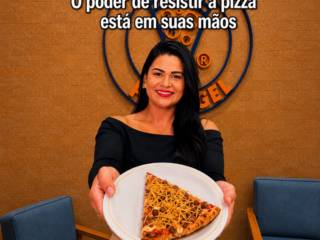 Tem dias que só uma pizza bem quentinha é a solução