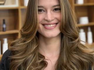 Nem toda mudança precisa ser radical: às vezes, uma nova cor é tudo o que faltava para você se apaixonar pelo seu cabelo outra vez