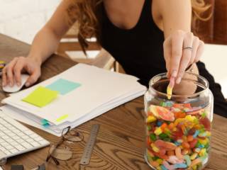 Fome emocional: entenda o que é, como funciona e como contê-la