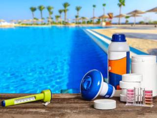 Quais os 6 principais produtos para limpar piscina?