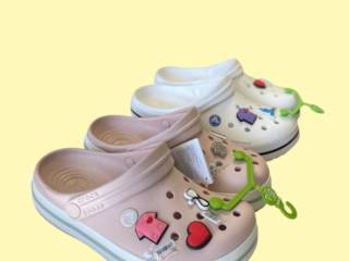 Crocs com Jibbitz: Porque Ser Básico Não é Uma Opção!