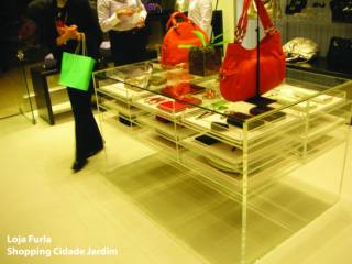 Acrílico – para prateleiras e vitrines