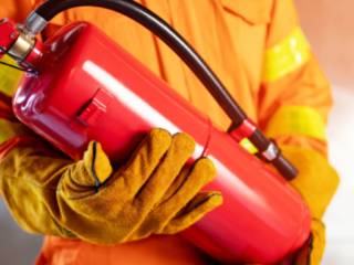 Entenda a importância dos extintores de incêndio