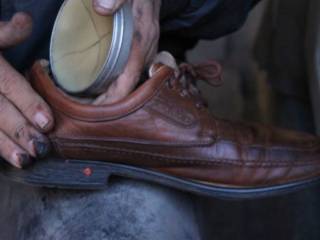 Graxas e Mousses: qual a diferença e o melhor para engraxar sapatos?