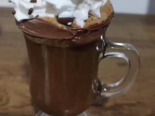 É bem mais que atender, é ENCANTAR. Venha cuidar das unhas e saborear essa delicia