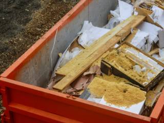 Obras mais organizadas com caçambas no Guarujá