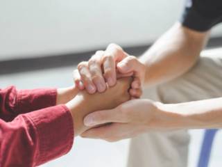 Como apoiar alguém que está passando por um momento difícil?