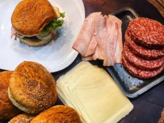 Transforme Seu Hambúrguer com o Kit Especial da La Carne Boutique de Carnes em Mineiros