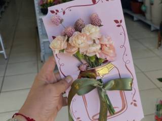 Transforme o dia de alguém com flores