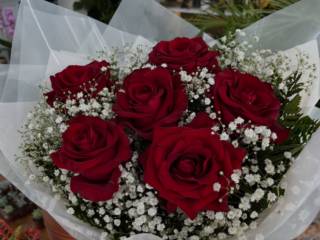 Algumas flores não precisam de legenda: um buquê de rosas vermelhas já diz tudo