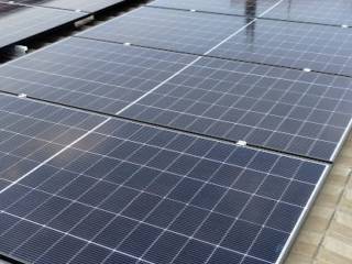 Instalação de energia solar no Parque das Rosas, em Cotia