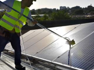 A importância de manter o painel solar limpo para a produção de energia