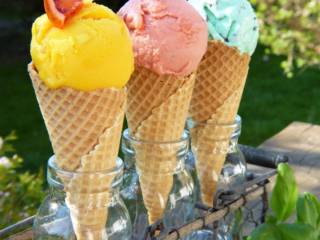 Quais são os tipos de sorvetes mais comuns encontrados em sorveterias?