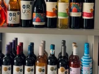 Da taça ao momento: descubra os vinhos do Empório Vint3 em Mineiros