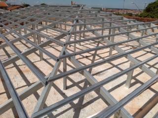 Vantagens do telhado com estrutura de perfis galvanizados