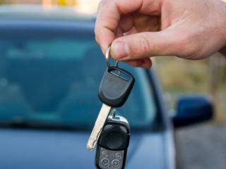 Já imaginou ficar trancado para fora do carro bem na hora da pressa?