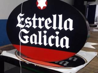 Fachada em ACM e letras caixa em aço