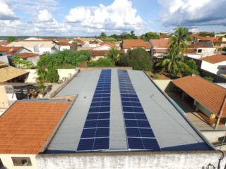 Barracão atende 5 residencias em Monte Aprazivel sp