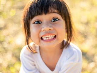  O segredo dos sorrisos que iluminam a infância