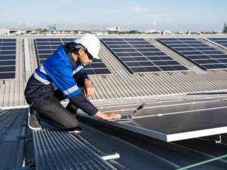 Quais as vantagens do uso de energia solar no comércio?