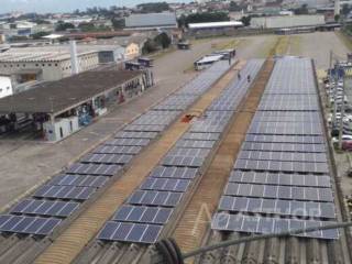 Sistema fotovoltaico em empresa de transportes