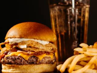 Um bom lanche para aproveitar a noite: Conehça os sabores imperdíbeis do Panda Lanches 