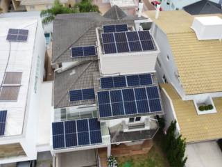 Franklin e Cristina João Paulo - Florianópolis Potência de 10,8 kWp Economia anual de R$ 9.500,00
