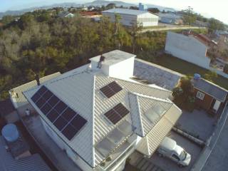 Jucimar e Deize Ponta das Canas – Florianópolis Potência de 4,6 kWp Economia anual de R$ 4.200,00