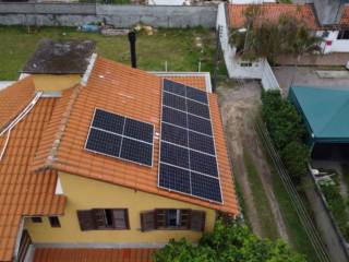 Ricardo e Silvane Vargem Grande – Florianópolis Potência de 4,4 kWp Economia anual de R$ 3.800,00