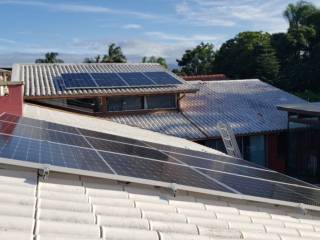 Rita  Carianos – Florianópolis Potência de 5,5 kWp Economia anual de R$ 4.300,00