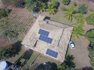 13 módulos solares, 7,15 kWp, economia média anual R$ 8.300,00