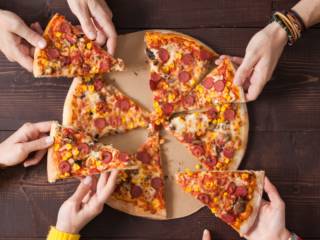 Amigos e Pizzas: A Combinação que Nunca Sai de Moda